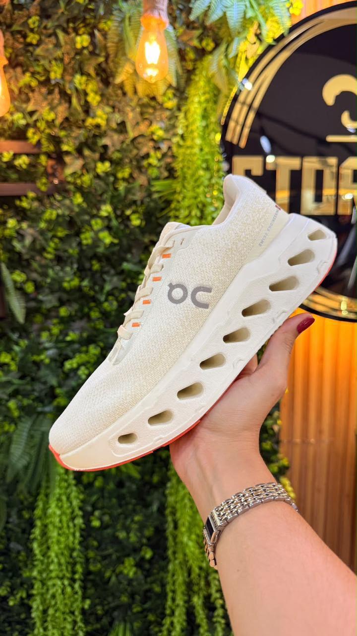 Tênis On Running Off-White e Laranja