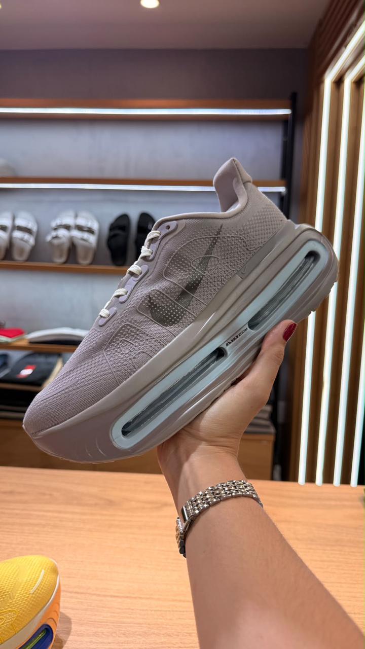 Tênis Nike Running Cinza