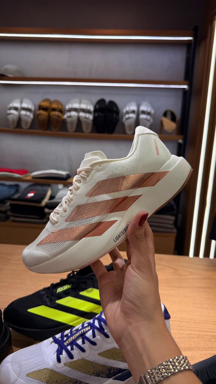 Tênis Adidas Running Off-White e Bronze