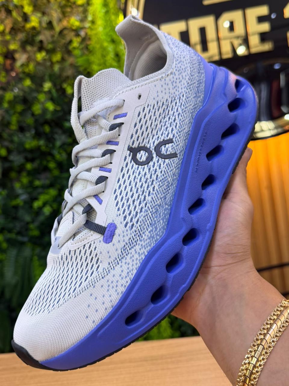 Tênis On Running Branco e Azul Royal