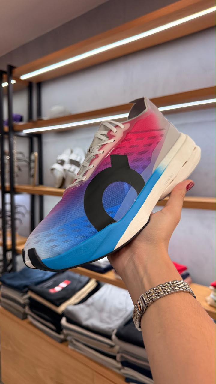 Tênis On Running Degradê Azul e Rosa