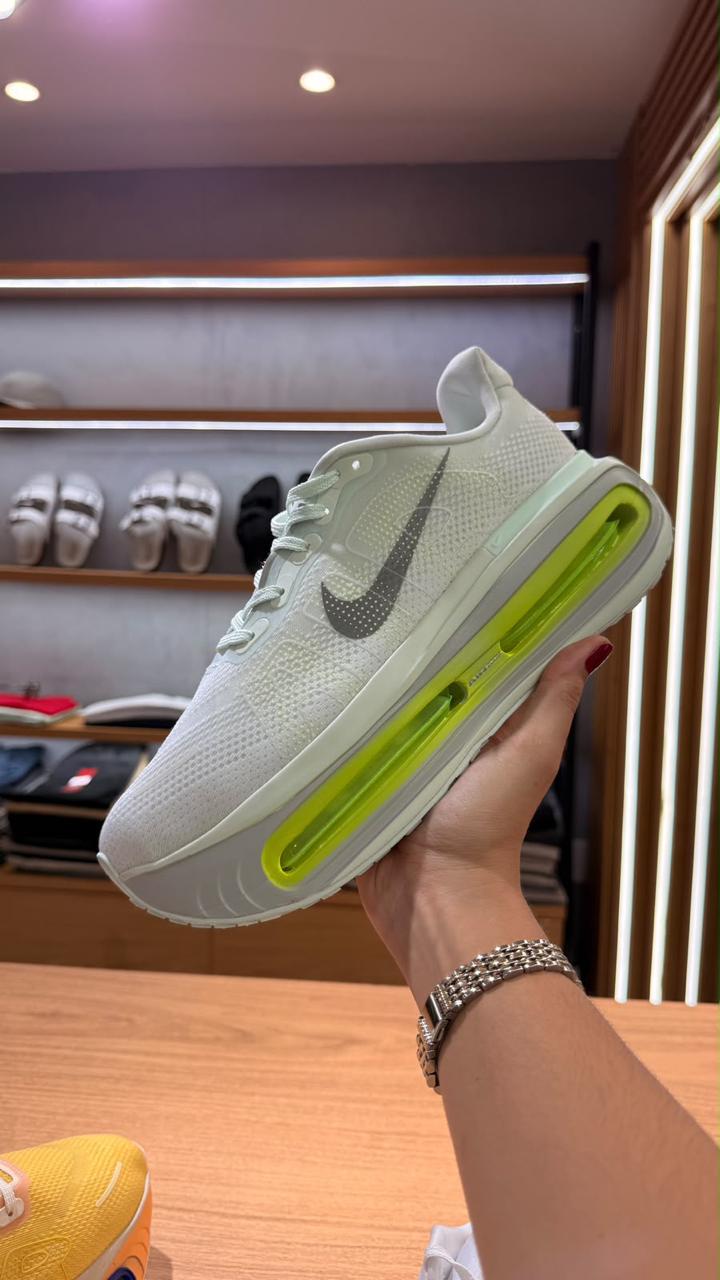 Tênis Nike Running Cinza e Verde Neon