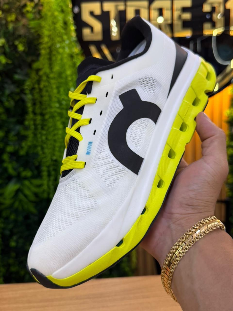 Tênis On Running Branco e Amarelo Neon