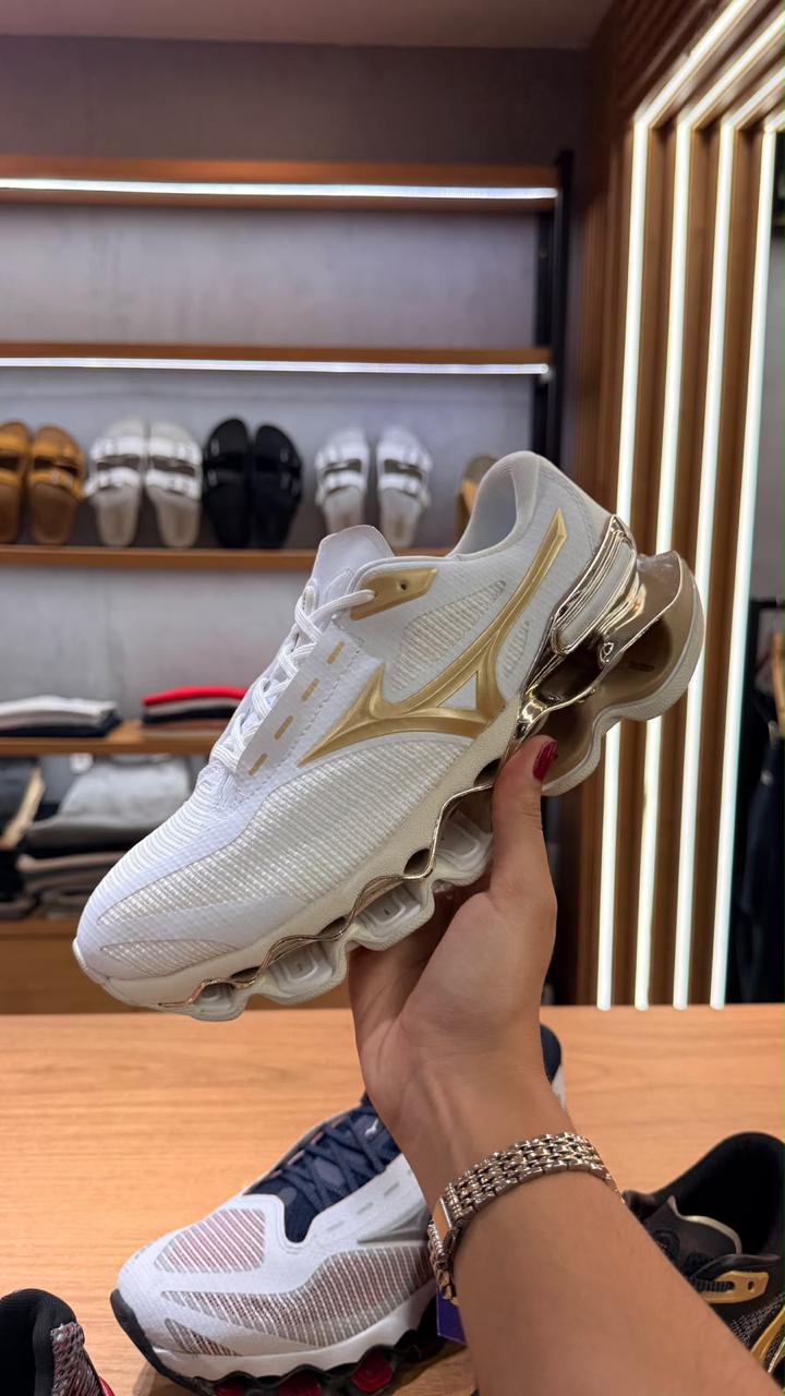 Tênis Mizuno Running Branco e Dourado