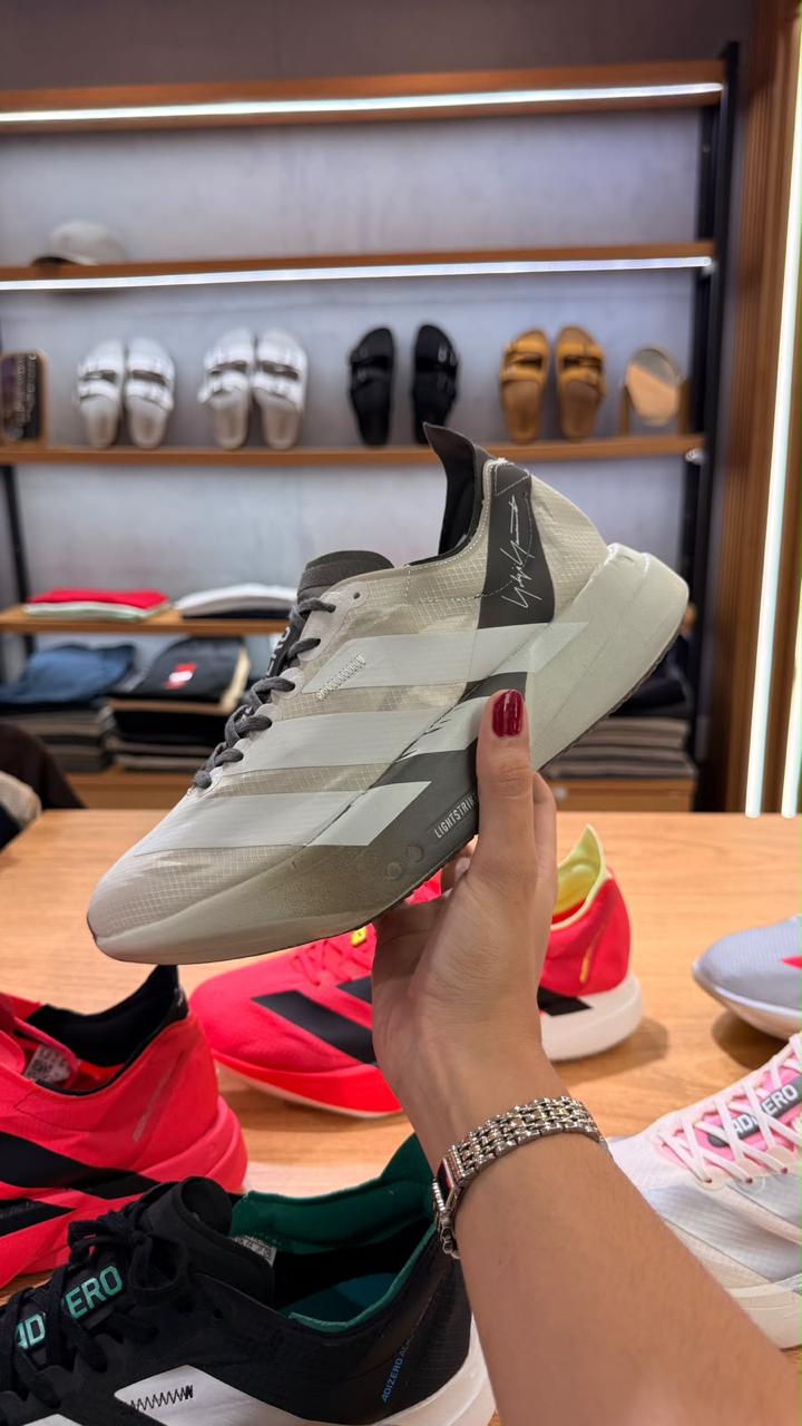 Tênis Adidas Running Off-White e Cinza