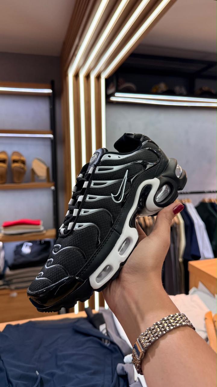 Tênis Nike Casual Preto e Branco com Amortecimento
