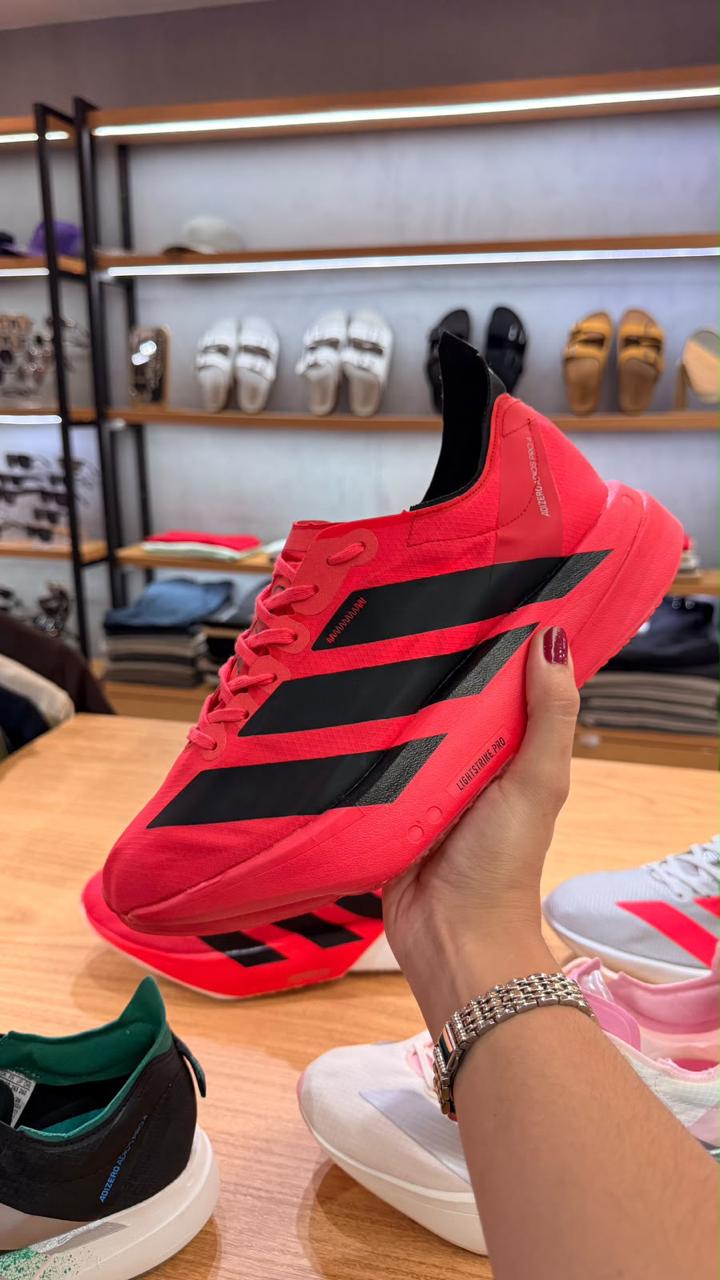 Tênis Adidas Running Vermelho com Listras Pretas