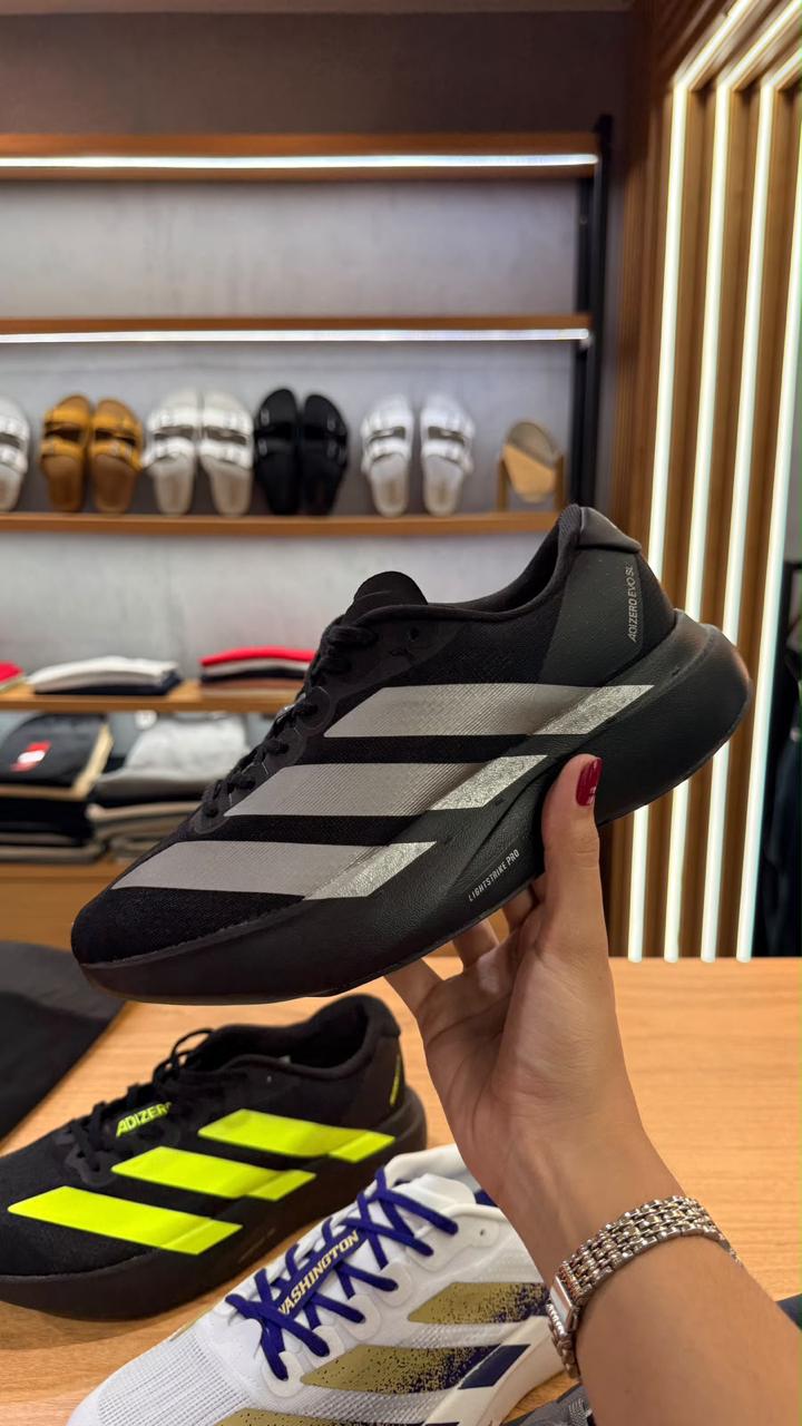 Tênis Adidas Running Preto com Listras Cinza