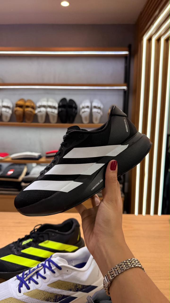 Tênis Adidas Running Preto com Listras Brancas