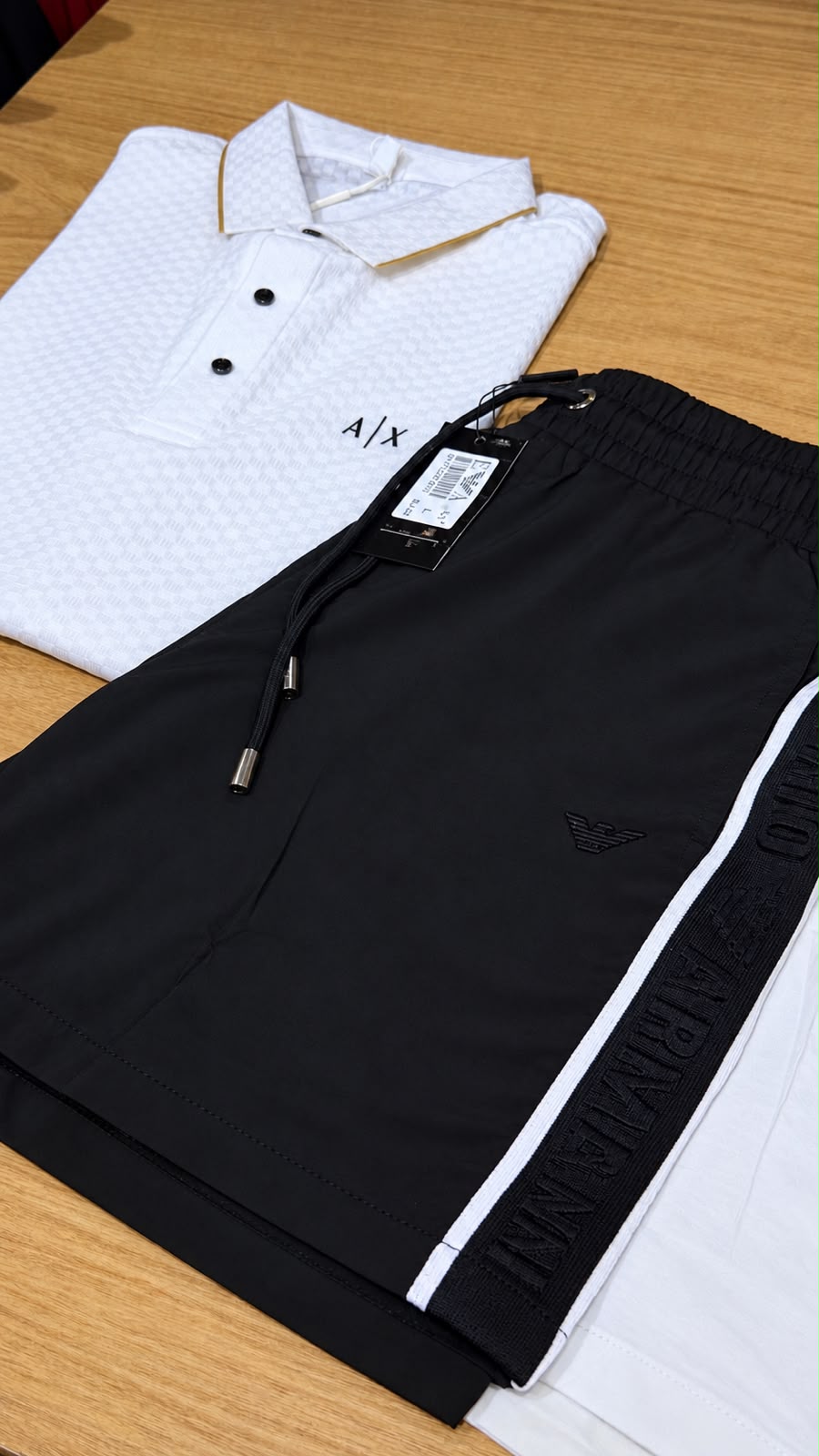 Conjunto Armani Polo Branca e Bermuda Preta
