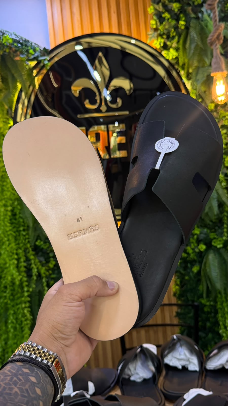 Chinelo Hermès de Couro Preto