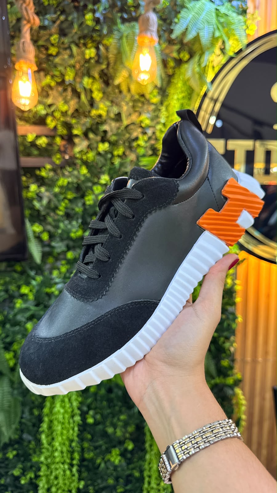 Tênis Hermès Casual Preto e Laranja