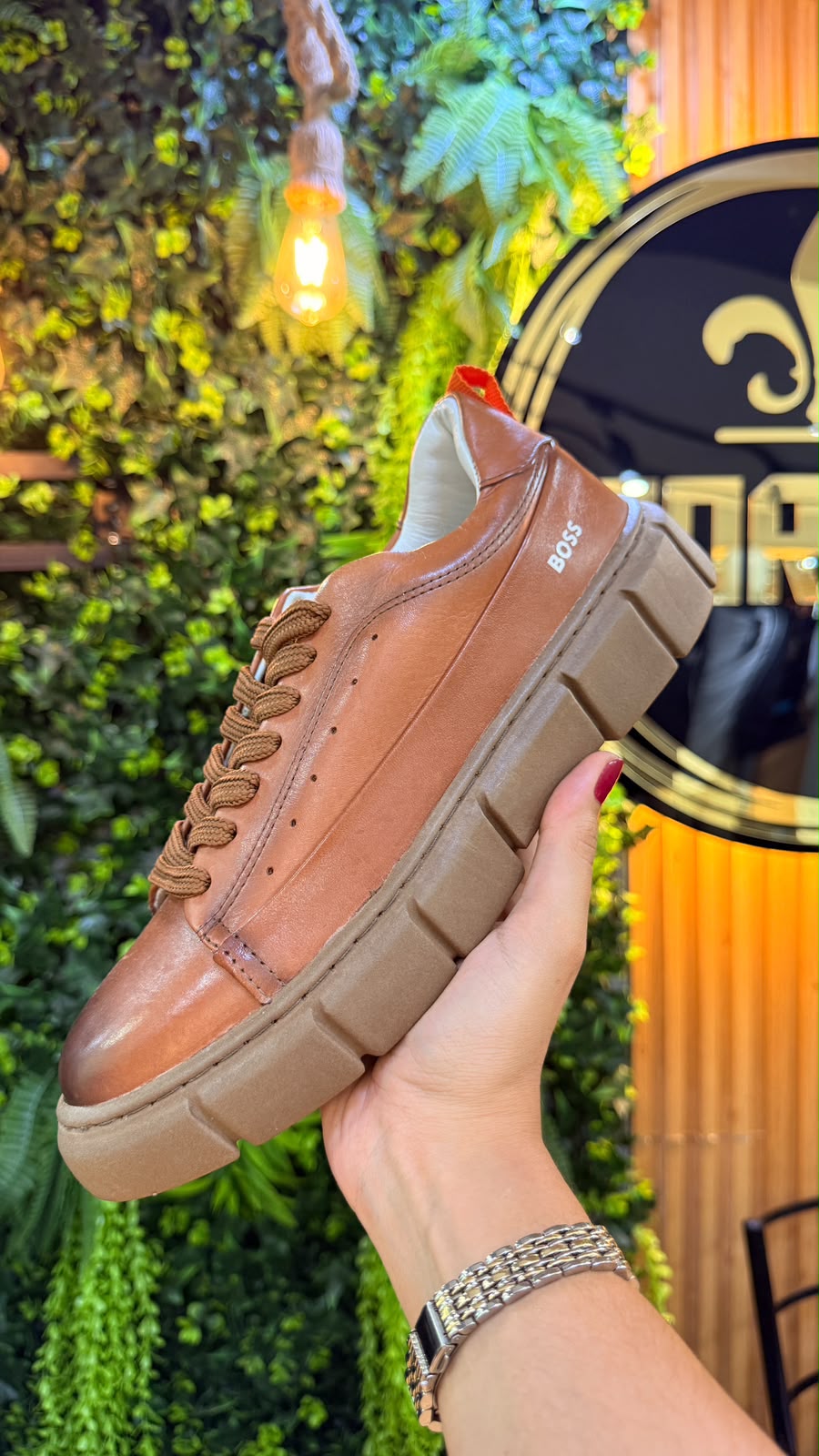Tênis Boss Casual de Couro Caramelo