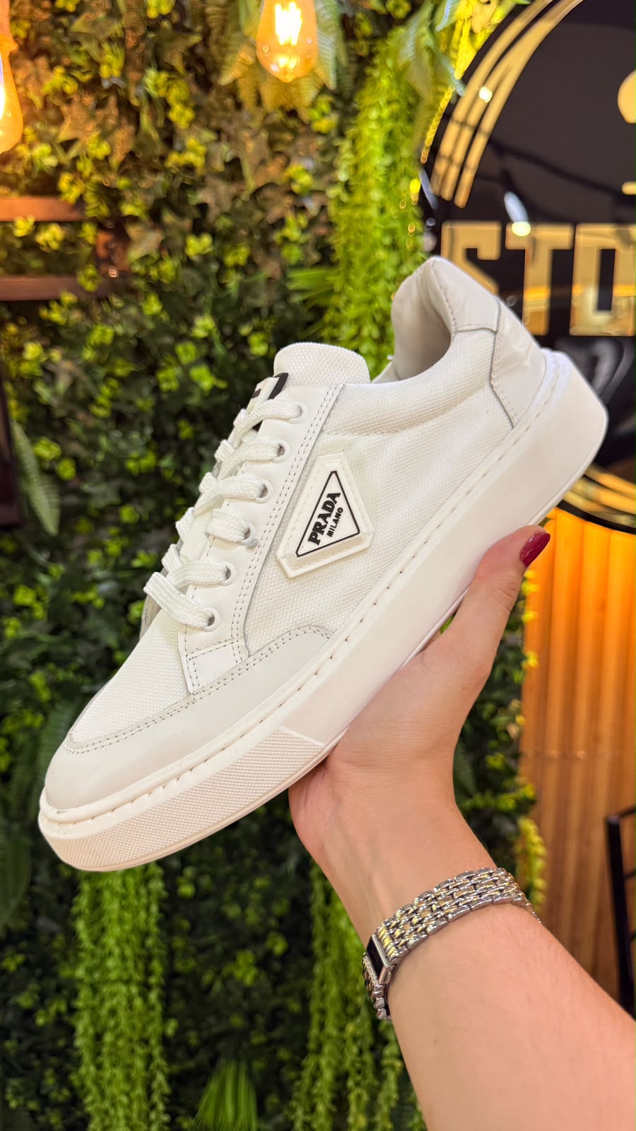 Tênis Prada Casual de Couro Off-White
