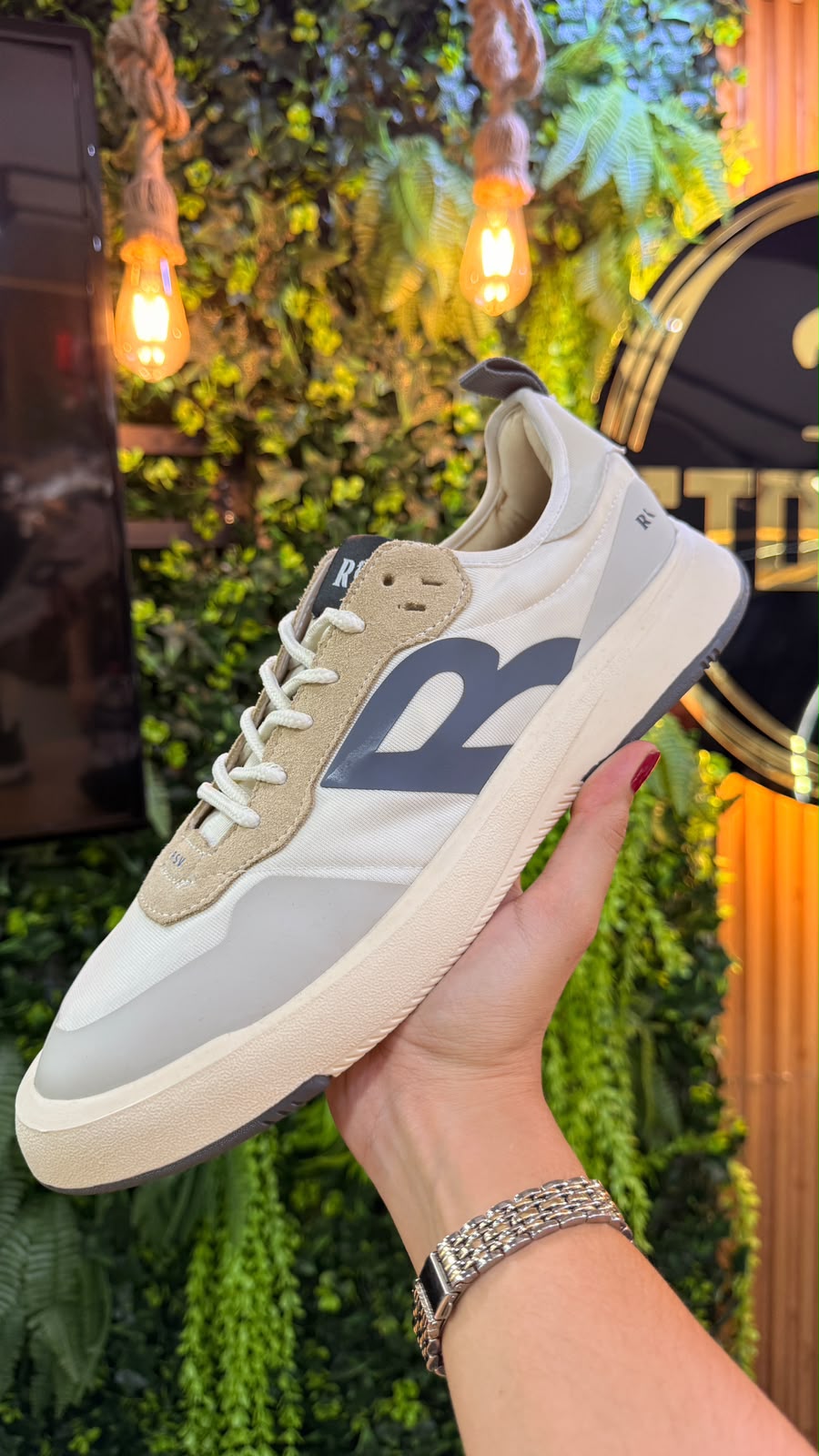 Tênis Casual Branco e Cinza