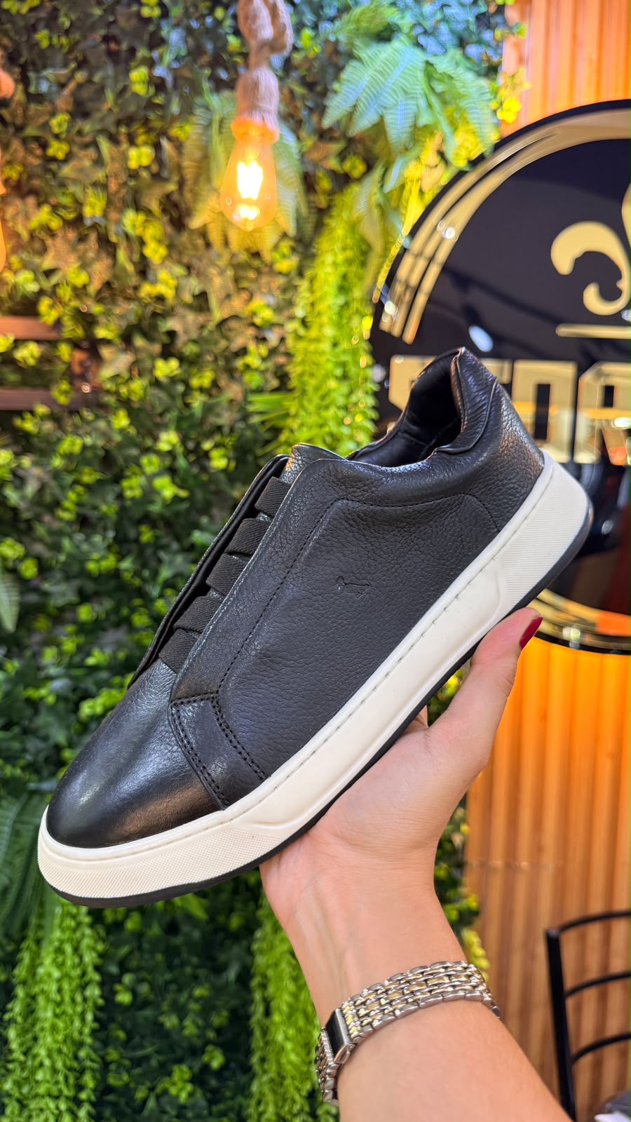 Tênis Slip-On de Couro Preto