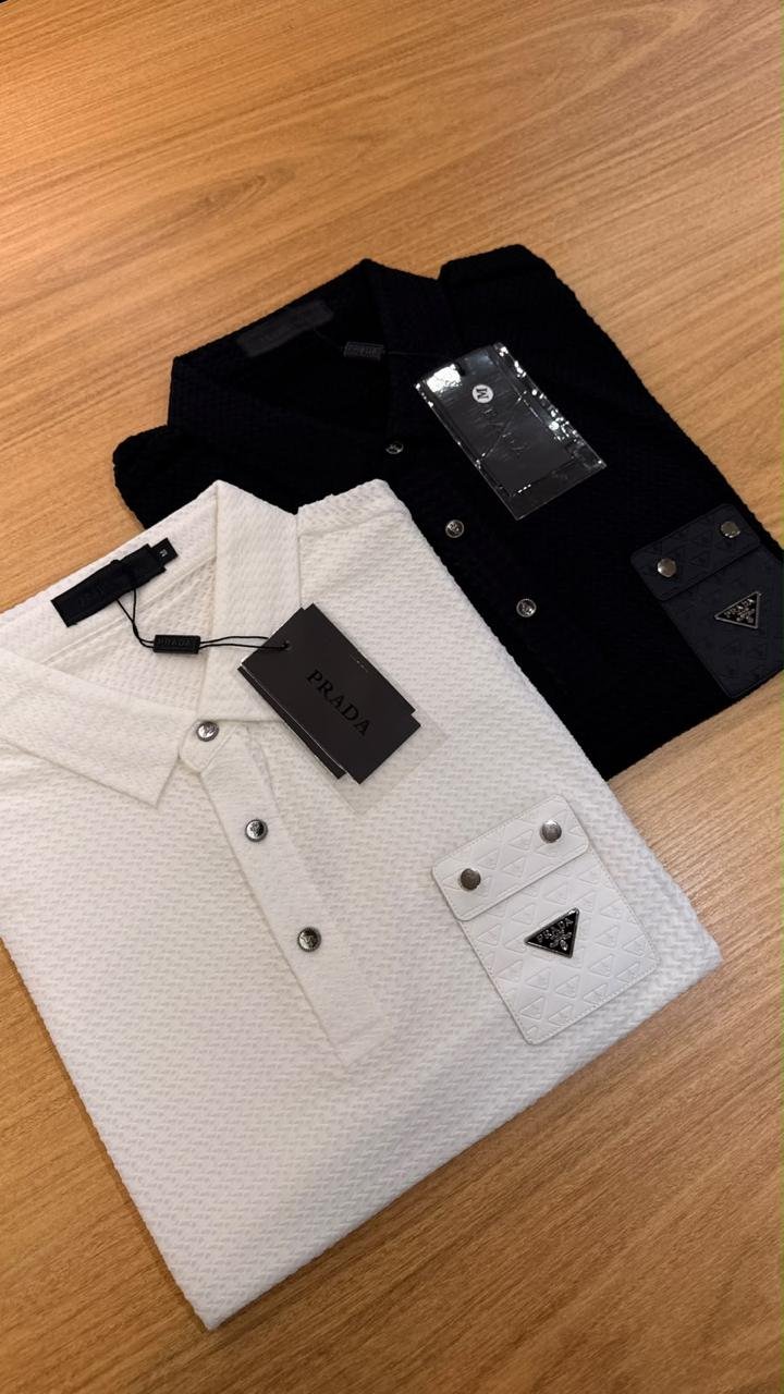 Camisa Polo Prada Texturizada com Bolso