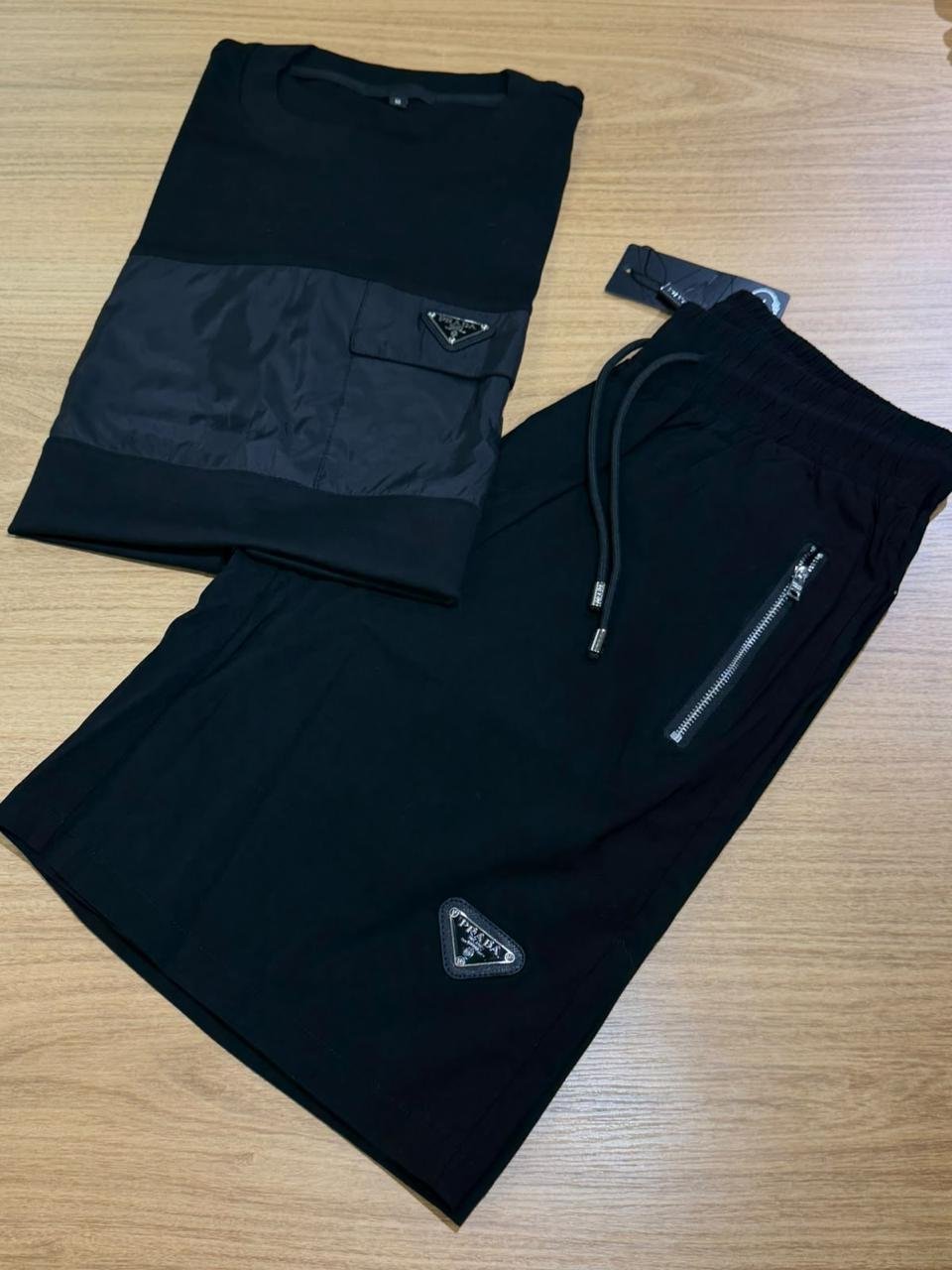 Conjunto Prada Camiseta e Bermuda Preto