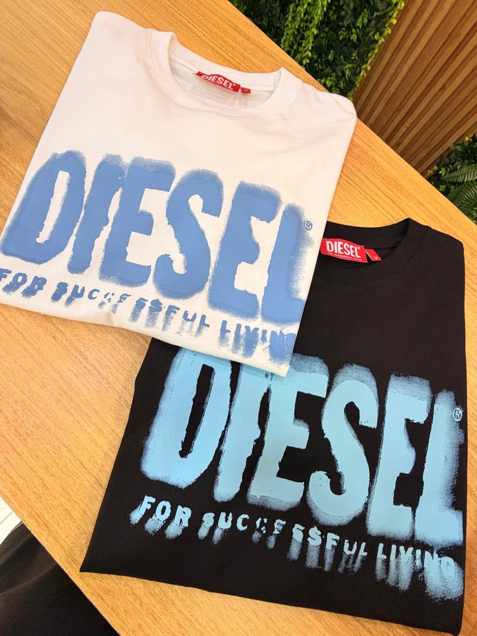 Camiseta Diesel Estampa Letreiro Azul
