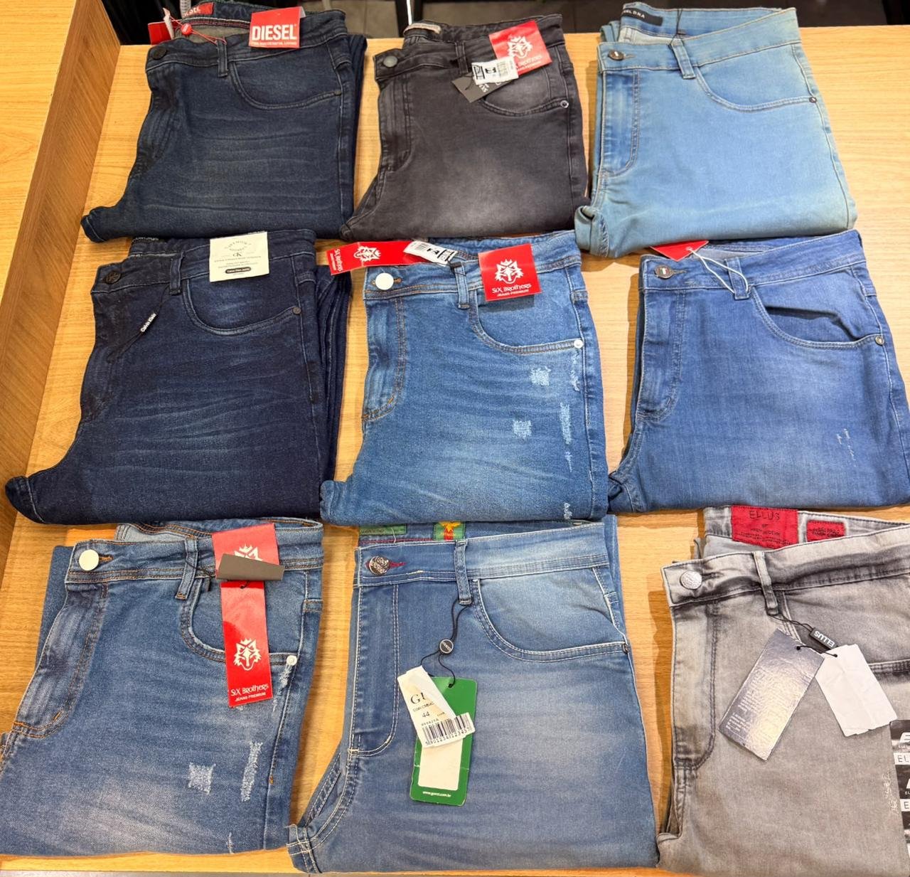 Calça Jeans Lavagens Variadas — foto 1